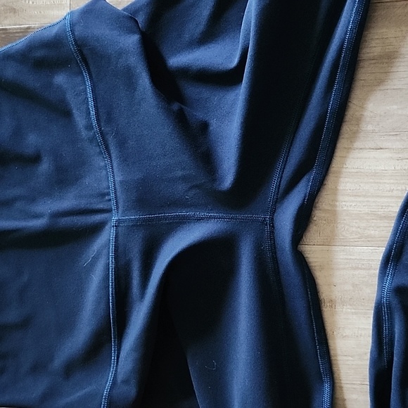 Lululemon navy blue leggings - Picture 4 of 9